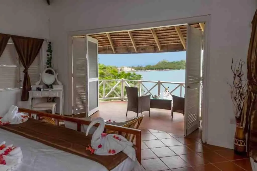 Oceandale Beachfront Villa Cap Estate